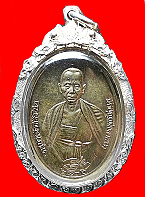 ครูบาเจ้าฯ ปี 36 นวะออกเขียว พิมพ์นิยม งามๆพร้อมกรอบเงินยกซุ้มครับ