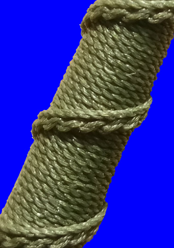 ตะกรุดโทน เนื้อทองแดง ถักด้วยเชือกไนล่อนสีเขียว ลายนาคเกี้ยว ไม่ทราบที่?