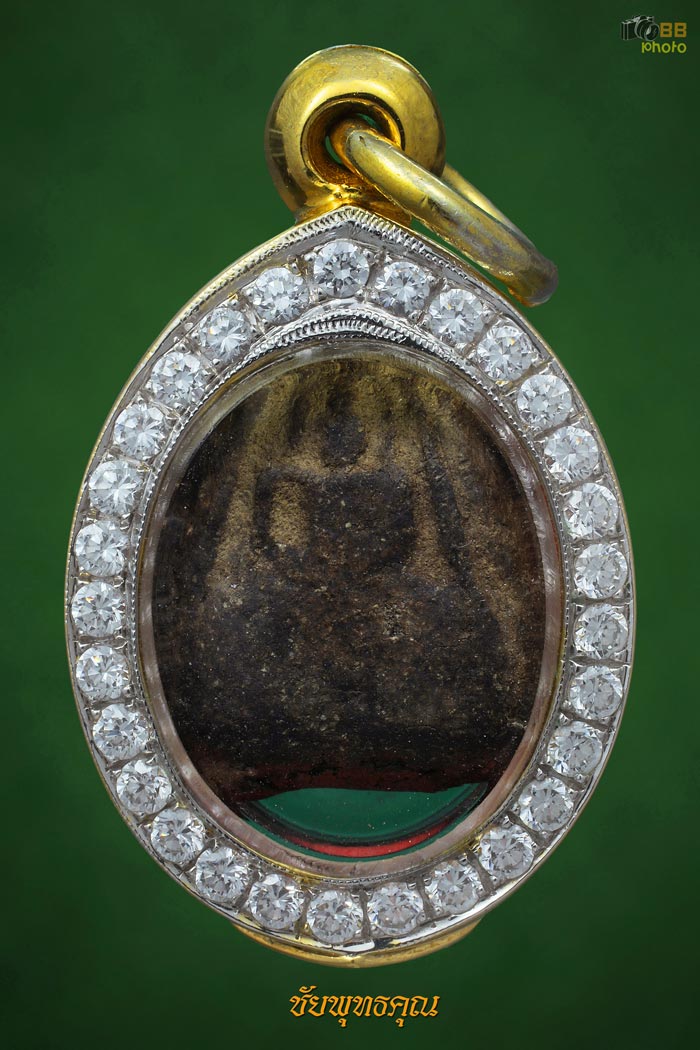 พระเนื้อผงเก่าพร้อมตลับเงินชุบทอง