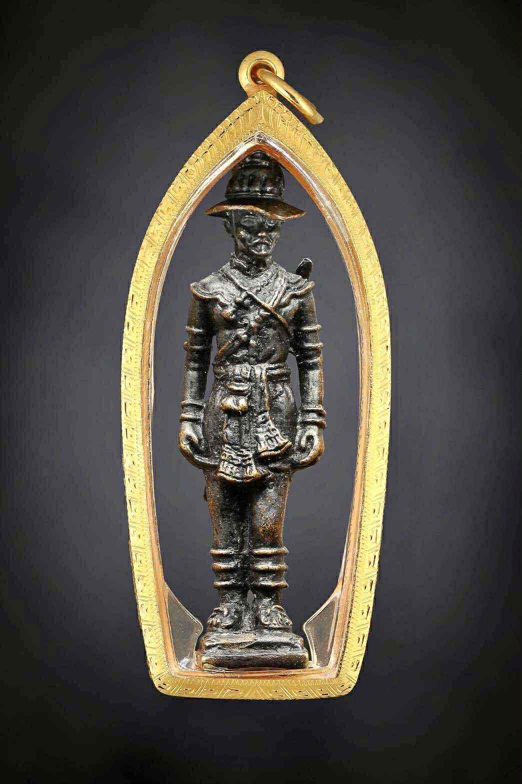 พระเจ้าตาก ลป.ทิม เนื้อทองเหลืองรมดำปี18