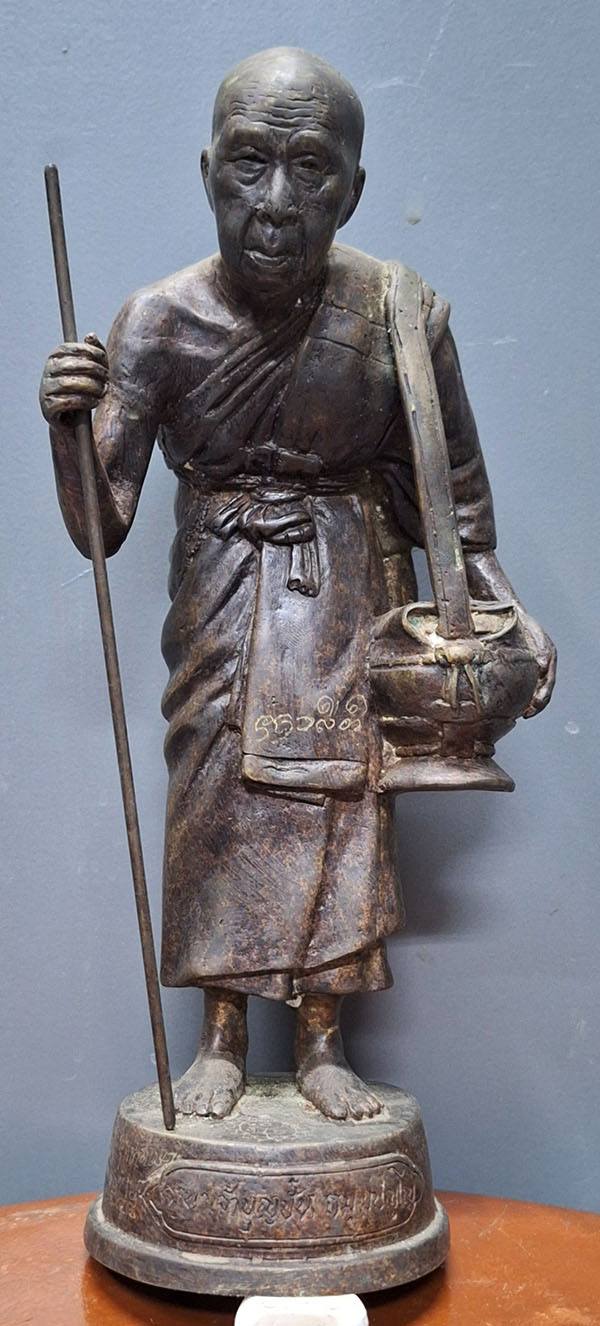 รูปหล่อบูชายืนสะพายบาตร ครูบาบุญปั๋น