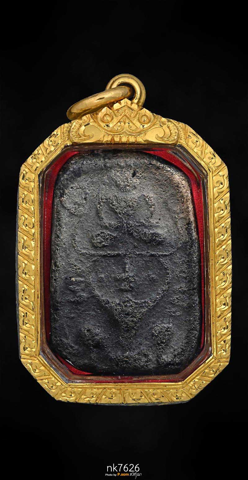 หลวงพ่อปานทรงครุฑใหญ่ เนื้อดำ มาพร้อมเลี่อมทอง