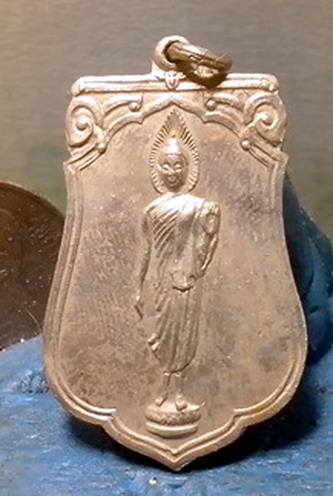 เหรียญ 25 ศตวรรต ปี 2500 เนื้ออัลปาก้า มีบัตรรับรอง ดีดีพระ ปิดที่ 550 บาทครับ