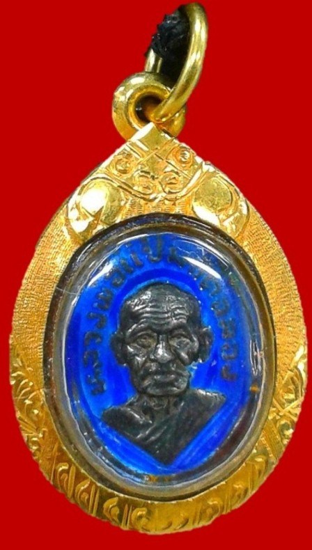 เหรียญเม็ดแตงหลวงพ่อแช่ม วัดฉลอง เนื้อเงินลงยา เลี่ยมทองคำแท้ครับ