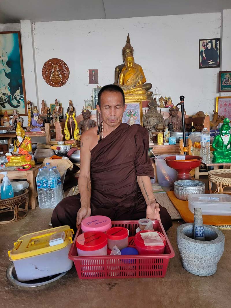 ขุนแผนเทวาสถิตย์ หลวงพ่อกลิ่น 