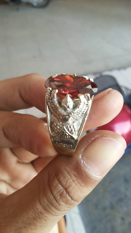   แหวนพญาครุฑ หลวงพ่อเส็ง วัดบางนา รุ่นแรก ปี ๒๕๒๒ พลอยแดงเนื้ออัลปาก้า