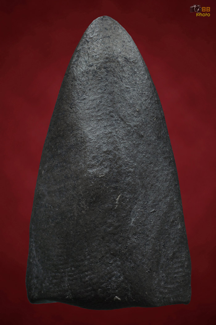 พระผงอัฐิหลังย่นครูบา เนื้อดำ สวยแชมป์