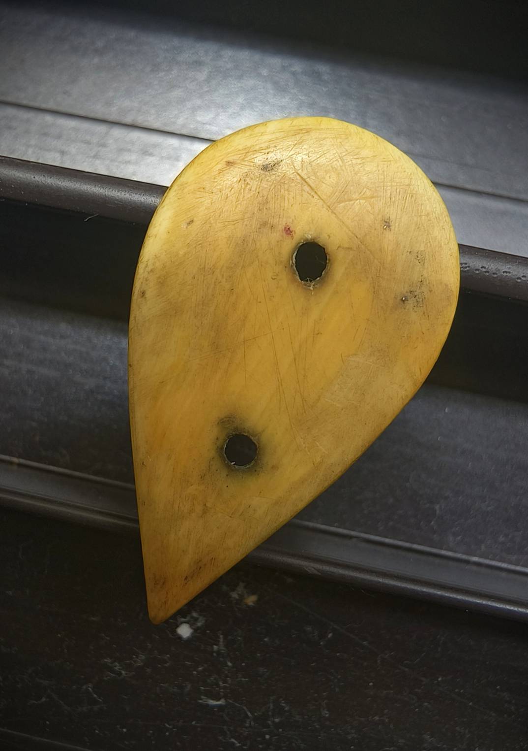 พญานาคเกี้ยวงาแกะเก่า