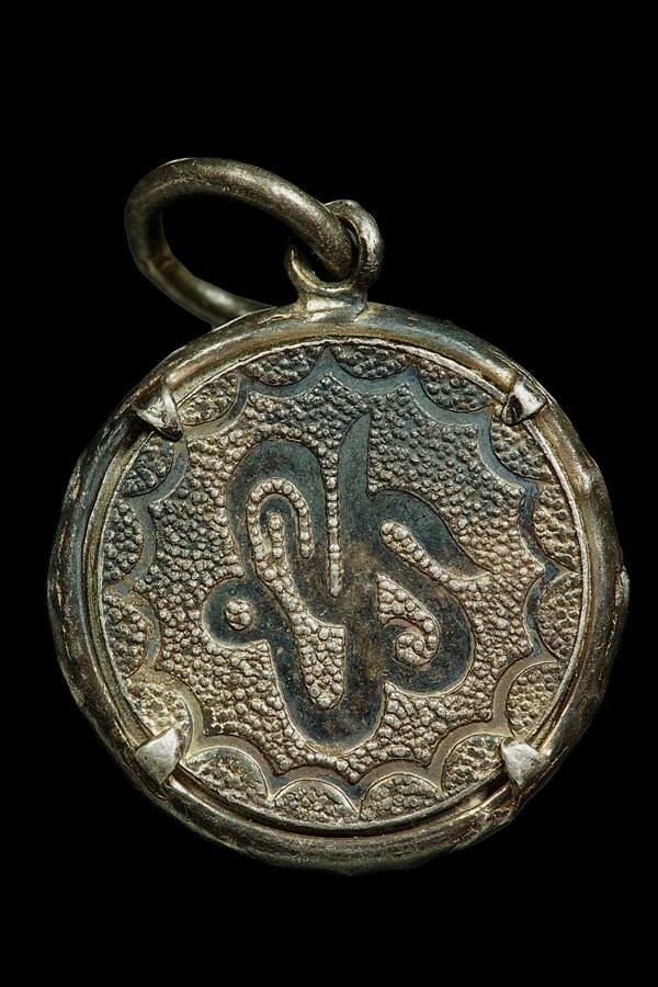 รูปรัชกาลที่5เนื้อเงินห้อยคอสวยครับ