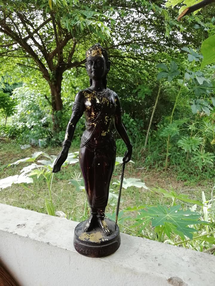 พระบูชาพระนางจามเทวี วัดดอนแก้ว ปี 2539