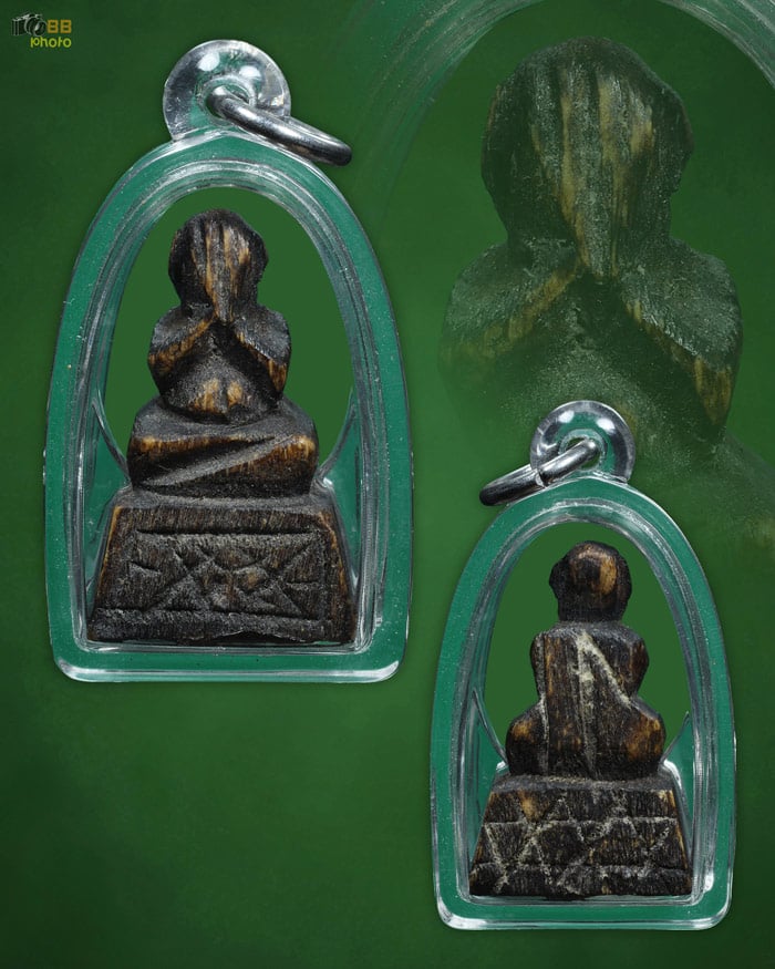 พระปิดตาไม้แกะ