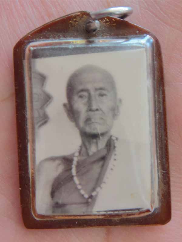 รูปถ่ายเลี่ยมเดิม ท่านครูบาหม่อง วัดศรีถ้อย อ.แม่สรวย