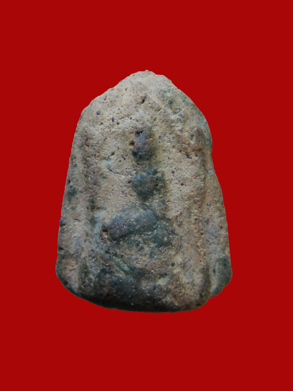 พระกำแพงซุ้มยอ กำแพงเพชร องค์ที่2 สภาพพอสวยแต่หายากยิ่งครับ องค์ฟอร์มสวยๆ ราคาไปที่เกือบครึ่งแสนครับ