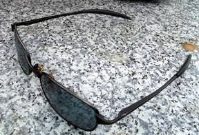 แว่นตากันแดด  Ray Ban สีดำ  ราคาเบาำครับ