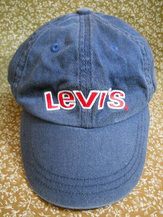 หมวกLevis  ไม่แพงครับ 