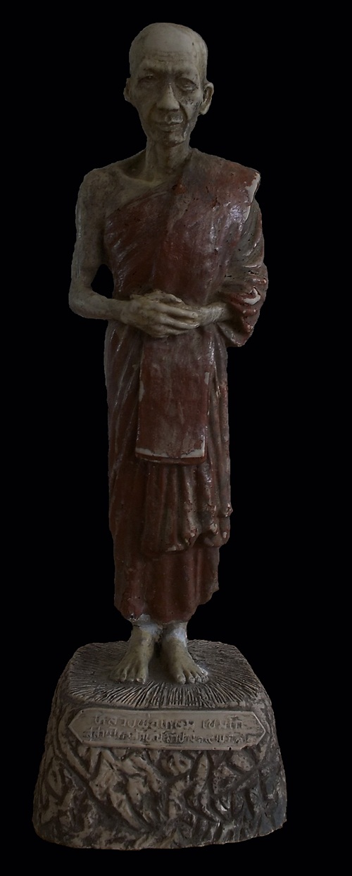 พระบูชายืน หลวงพ่อเกษม เขมโก  เนื้อซิลิกา ปี 32  