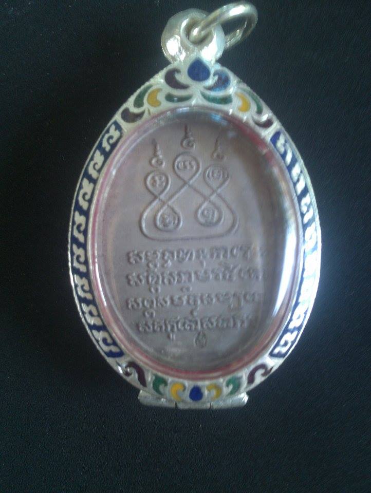 เหรียญครูบาศรีวิชัย สโมสรไลออนส์ ปี37 เหรียญเนื้อเงิน-ลงยาสีแดง พร้อมตลับเงินลงยาหน้าพลอยครับ