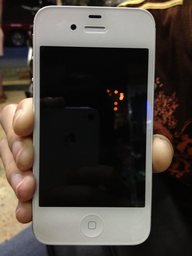 ขาย iPhone 4s (สีขาว) 32GB ครับ 