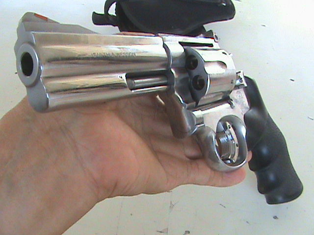 ขายปืน .357 แม็กนั่ม