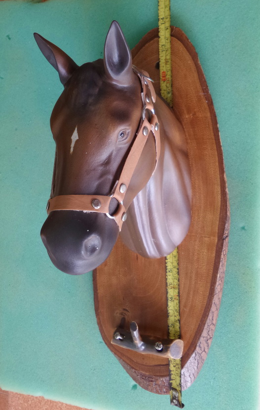 หัวม้าเซรามิก พร้อมฐานรองเป็นไม้แข็งแผ่นใหญ่ ขนาดสูง 14 นิ้ว สวยมาก