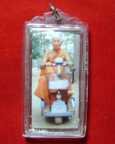 เคยเห็นแต่นั่งธรรมดา(อยากโชว์ครูบานั่งสกูตเตอร์)