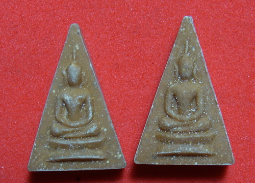 พระผงหลวงปู่แหวนออวัดพลับพลาแพคคู่