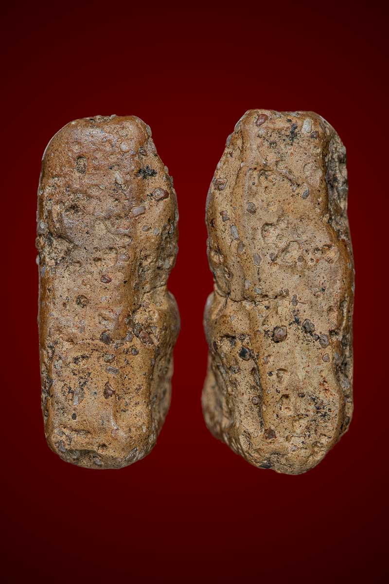 พระนางพญา พิมพ์อกนูนเล็ก เนื้อโซนหยาบ