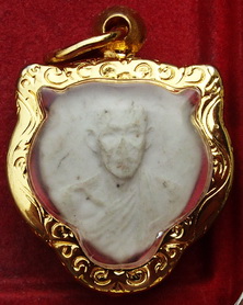  พระผงรูปหัวใจเนื้อกังใส หลวงพ่อเกษม เขมโก จ.ลำปาง ปี2519 