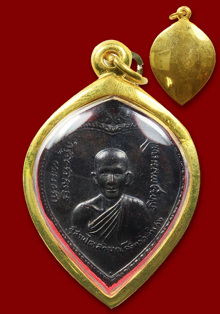 เหรียญแตงโม 17 สวยๆครับ ปรอท ม่วง เดิมๆ พร้อมตลับเงินชุบทองอ ย่างดีครับ