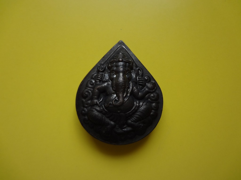 พระพิฆเนตรหลังพระราหูครับ