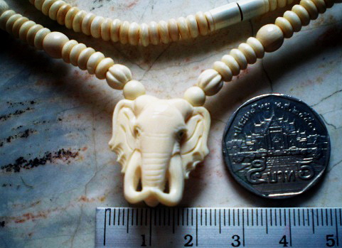  งาช้างแท้่ ใช้แว่นโอนัท 5.5 มิล งาประคำ 7 มิล ห่วงกลางหัวช้าง แกะจากงาช้างทั้งชิ้น ความยาว 25 นิ้ว