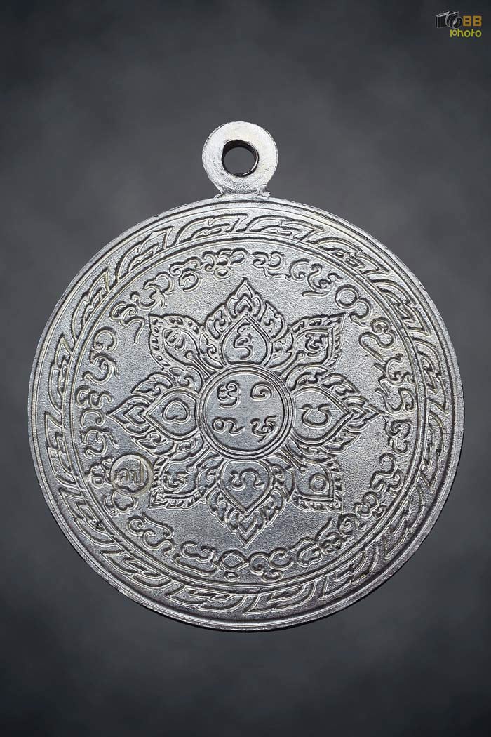 เหรียญกลมลป.คำปัน สุภัทโท เนื้อเงิน ที่1