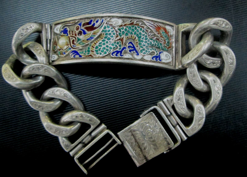 เลทเงินฝังมุกลายมังกรลงยา จัดเต็มครับ เกือบๆสิบบาท