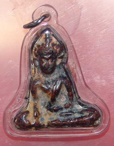 พระร่วงนั่งเข่ากว้าง สุโขทัย สนิทเเดงมันๆครับ