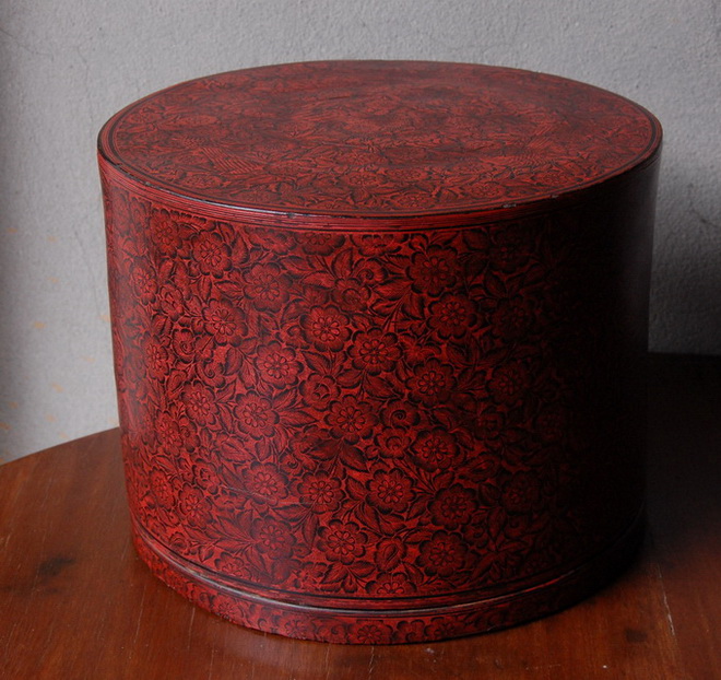 แอบแดงลายนก --------> ใหญ่