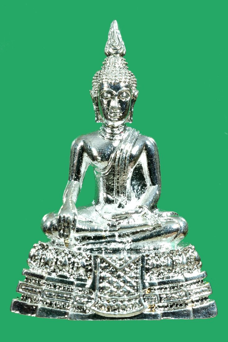 พระเนื้อเงินกับเนื้อทองแดงเจอกันใครจะชนะขอเหตุผลทุกท่านหน่อย