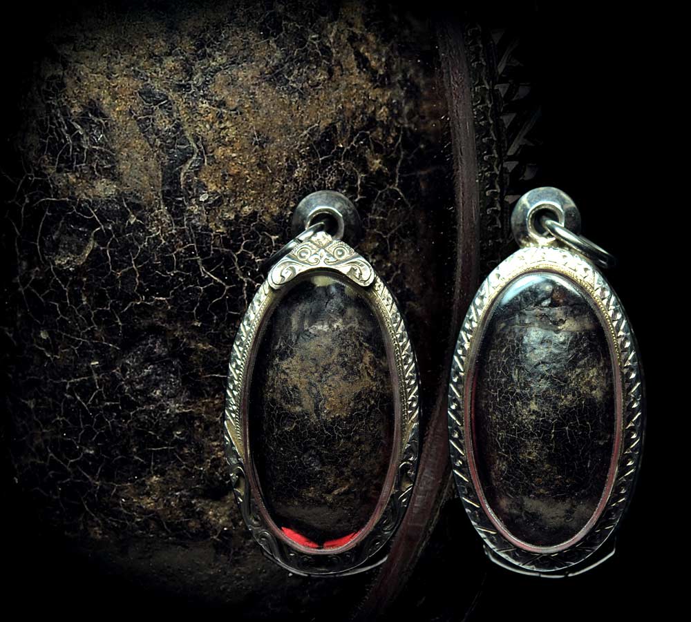 ตะกรุดหนังควายพอกครั่งครูบาชุ่ม