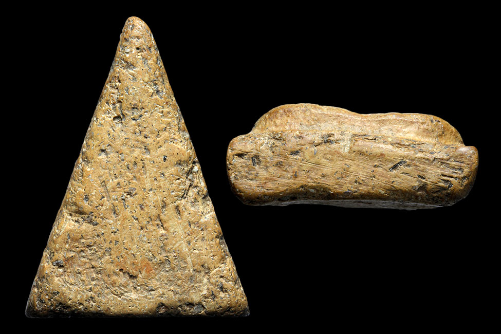 พระนางพญา กรุวัดนางพญา พิมพ์เข่าโค้ง