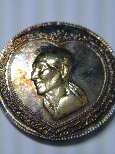 เหรียญนวะหน้าทองหลวงพ่อเกษมปี38สวยมาก
