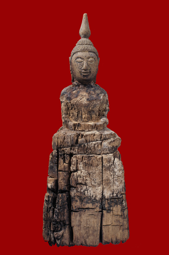 พระพุทธรูปไม้แกะเก่า ไม่ทราบที่ แกะได้ระเอียดมาก ครับ