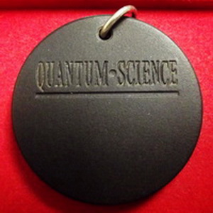 เหรียญควอนตั้มQuantum ผลิตขึ้นจากหินลาวาตามธรรมชาติ ที่เกิดจากการระเบิดของภูเขาไฟ   