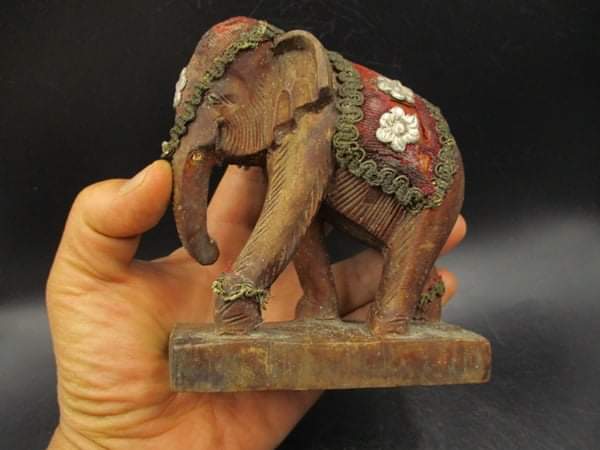 พญาช้างไม้แกะ มงคล  ทรงเครื่อง เก่าพอมีอายุ
