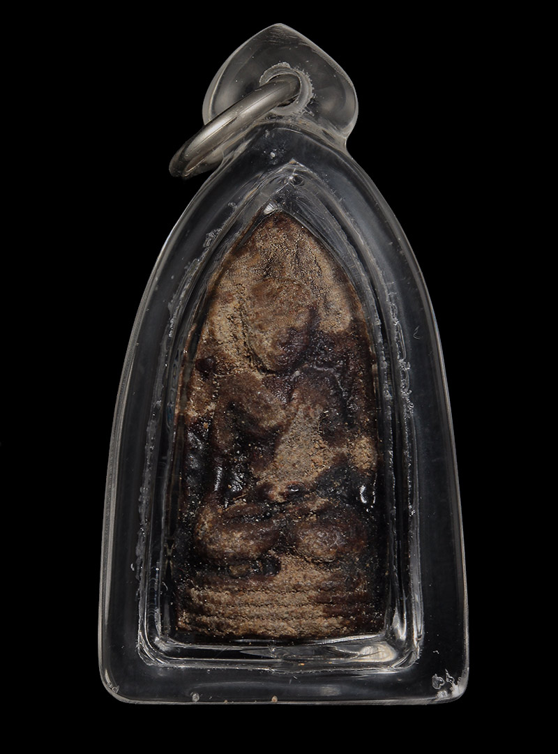 พระรอดโสฬสวัดศรีหมวดเกล้าปีสร้างปี2516 ออกปี2517เนื้อผง5รอบสวยๆเลี่ยมพร้อมใช้หายากครับไม่มีกล่องครับ