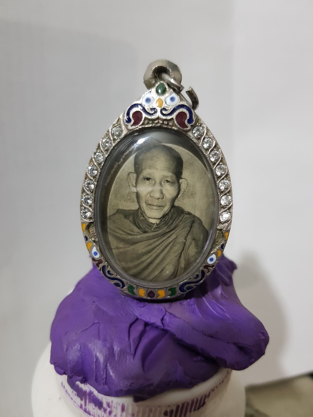 ล็อกเก็ต มงคลเกษม 81 แผ่นเงิน พร้อมกรอบเงินฝั่งพลอยสวยๆๆๆๆๆ