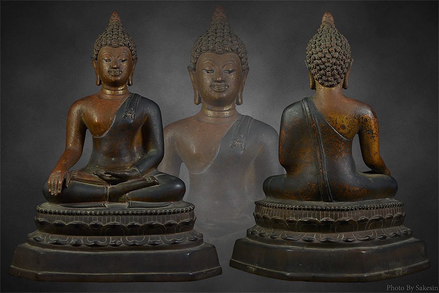 พระบูชานเรศวรเมืองงาย ปี 2512 เนื้อสามกษัตริย์ ขนาดหน้าตัก 5 นิ้ว ฐานกว้าง7นิ้ว สูง 9 นิ้ว  