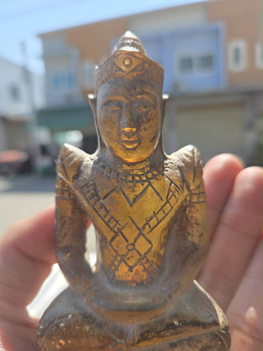 พระแก้วแกะโบราณทรงเครื่อง