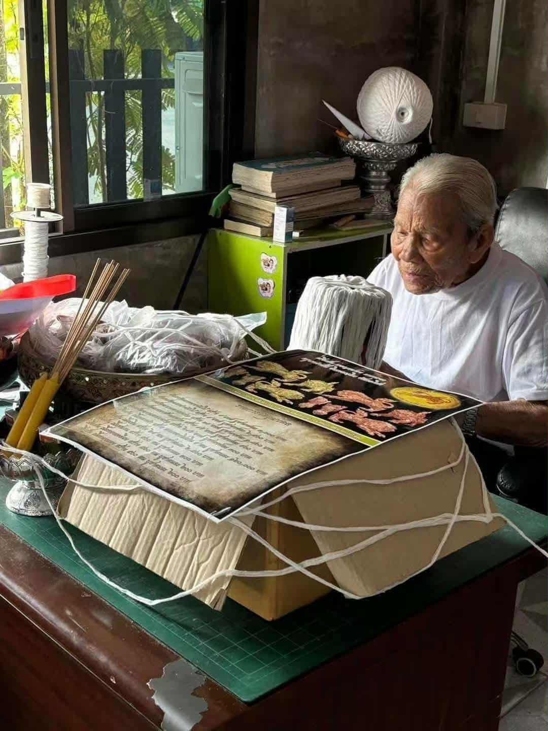 ล็อกเก็ตเสือเย็น ครูบาคำฝั้น วัดกอโชค 