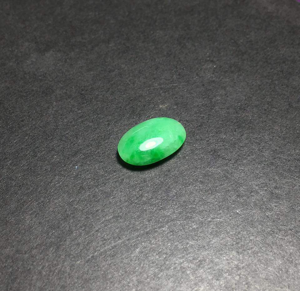 ขายหยกพม่าแท้ หนัก 4.4 กะรัต 