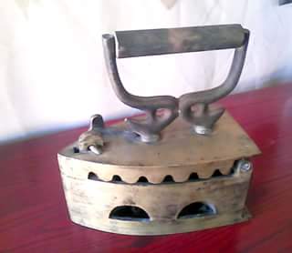 เตารีดทองเหลืองโบราณ สภาพสมบูรณ์