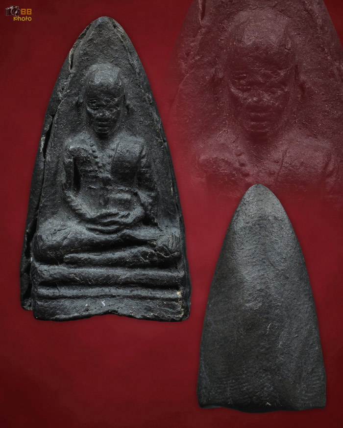 พระผงอัฐิหลังย่นครูบา เนื้อดำ สวยแชมป์